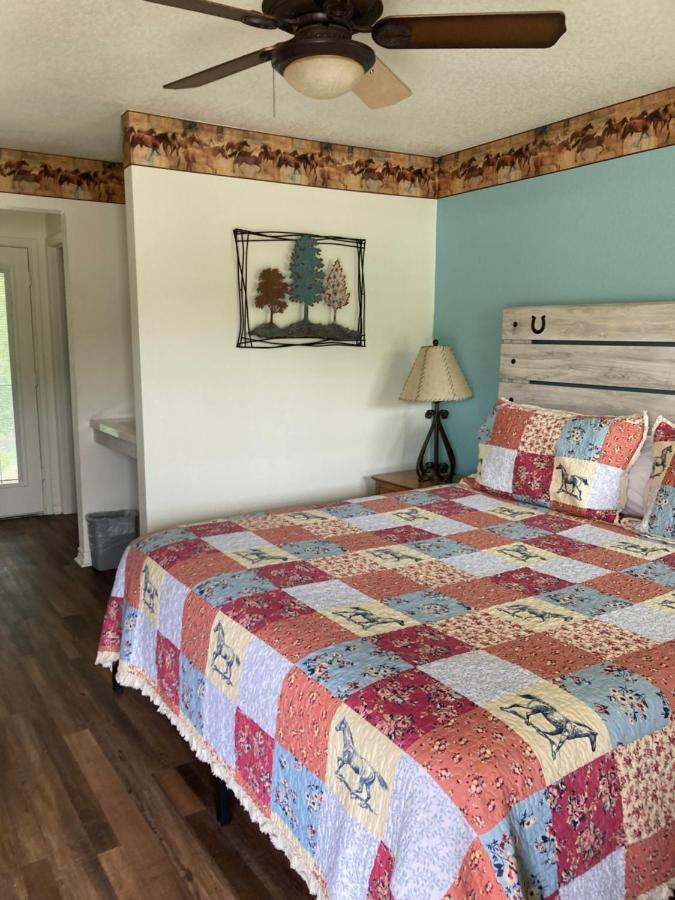 Horseshoe Riverside Lodge Canyon Lake Exterior foto