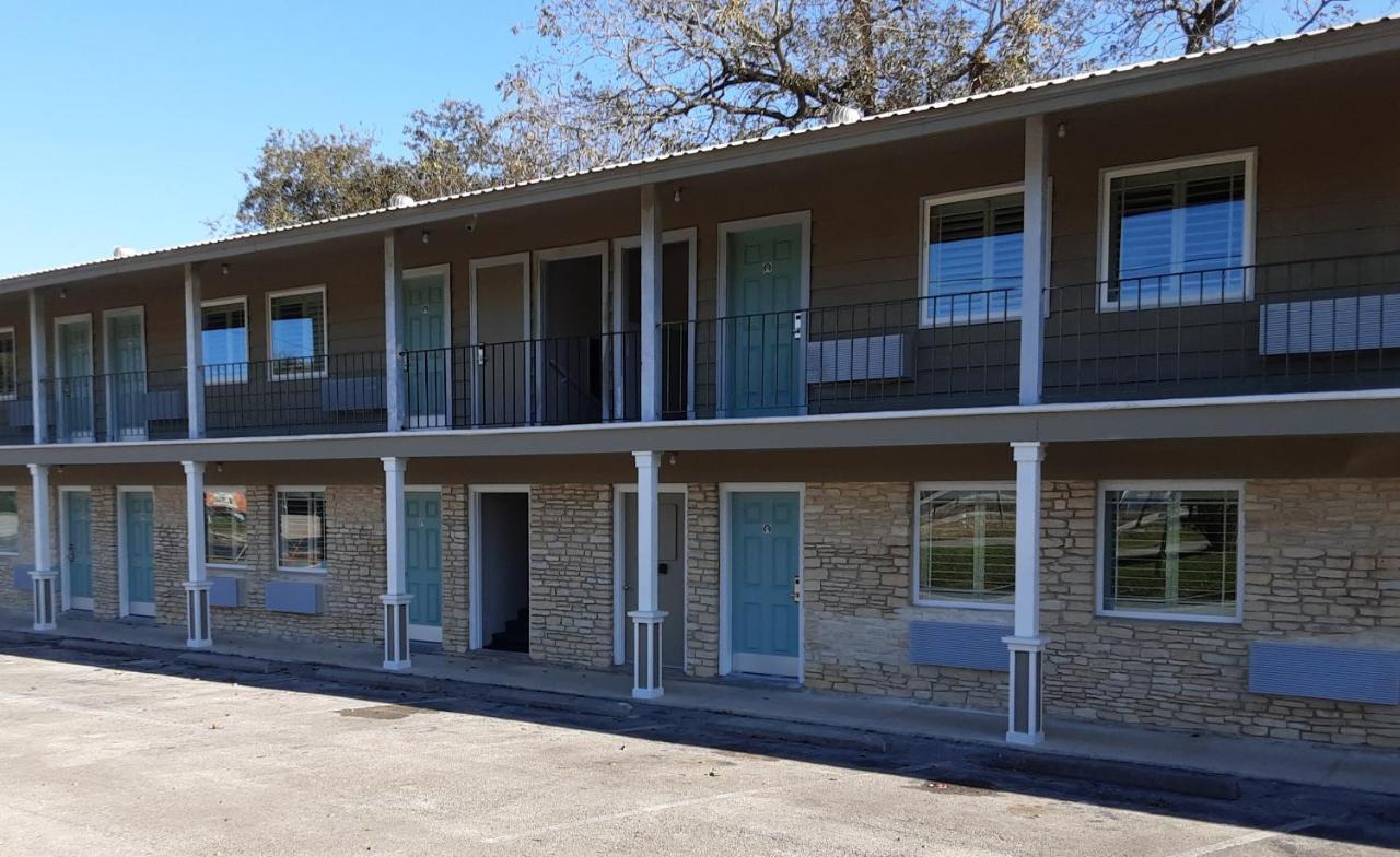 Horseshoe Riverside Lodge Canyon Lake Exterior foto