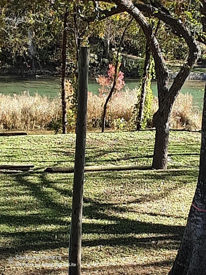Horseshoe Riverside Lodge Canyon Lake Exterior foto